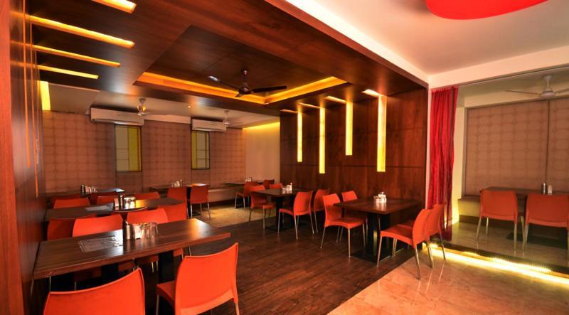 Hotel Opal Колхапур Екстериор снимка