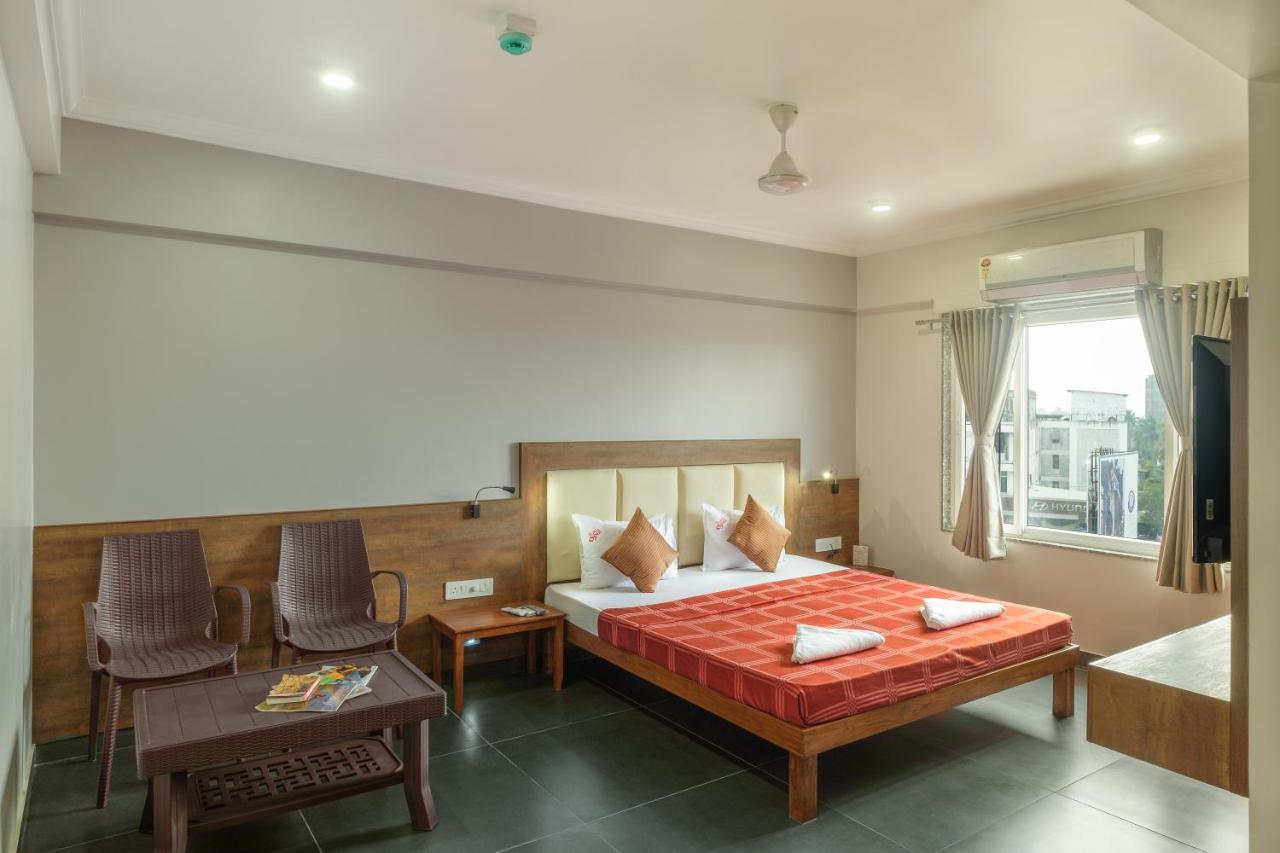 Hotel Opal Колхапур Екстериор снимка