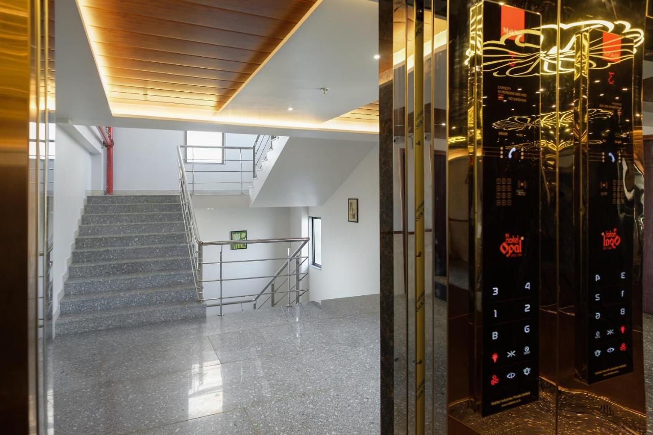 Hotel Opal Колхапур Екстериор снимка