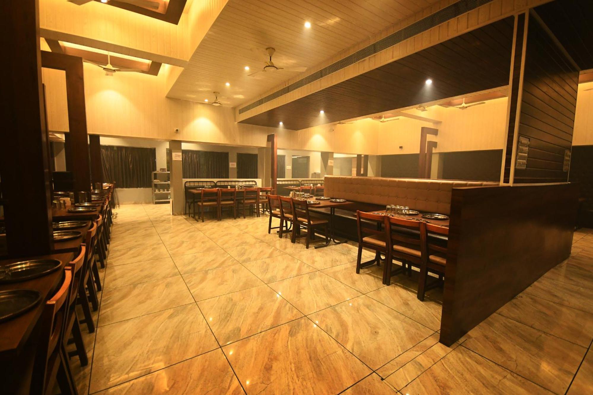 Hotel Opal Колхапур Екстериор снимка
