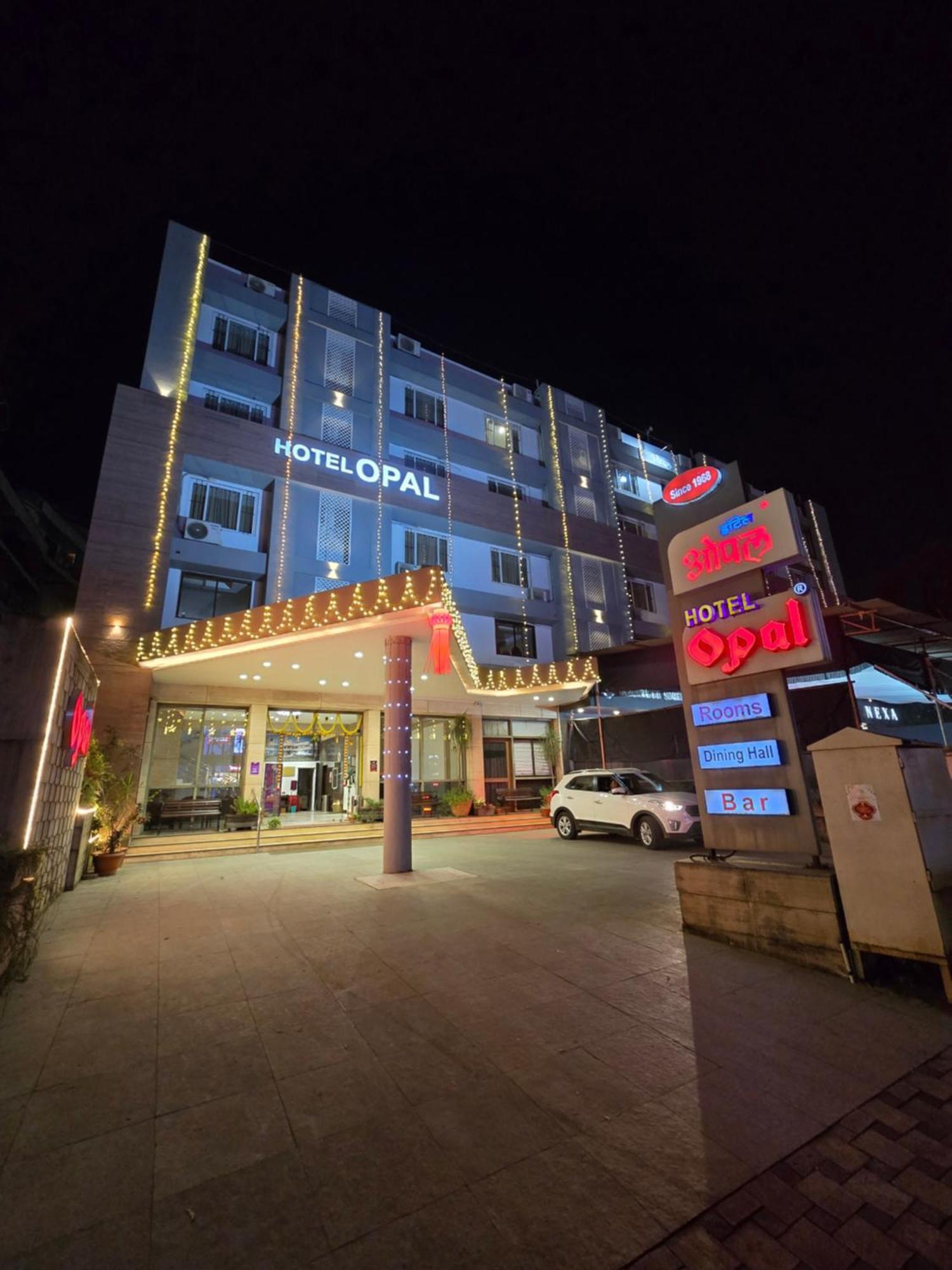 Hotel Opal Колхапур Екстериор снимка