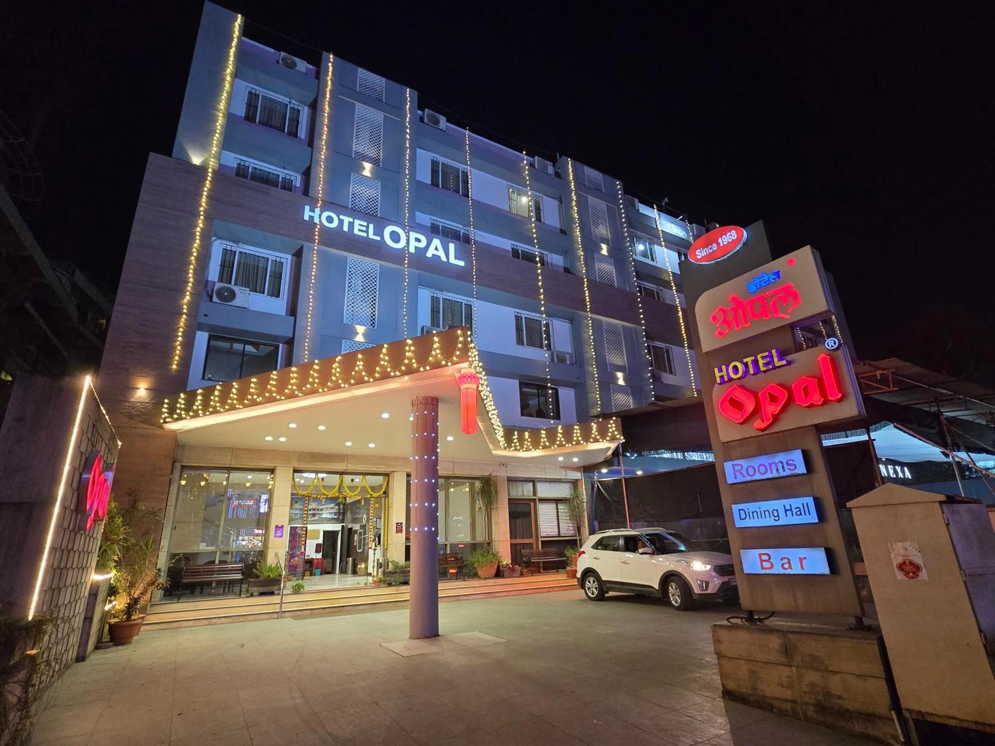 Hotel Opal Колхапур Екстериор снимка