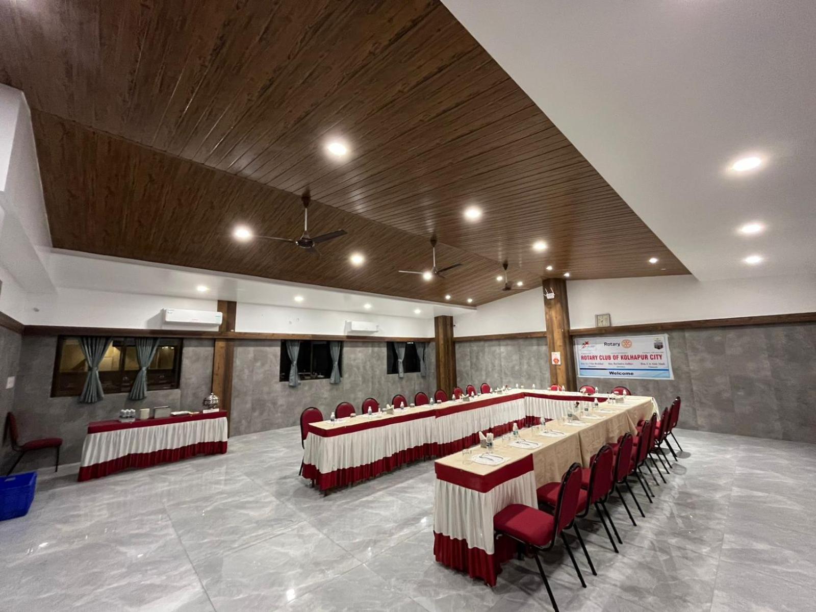 Hotel Opal Колхапур Екстериор снимка