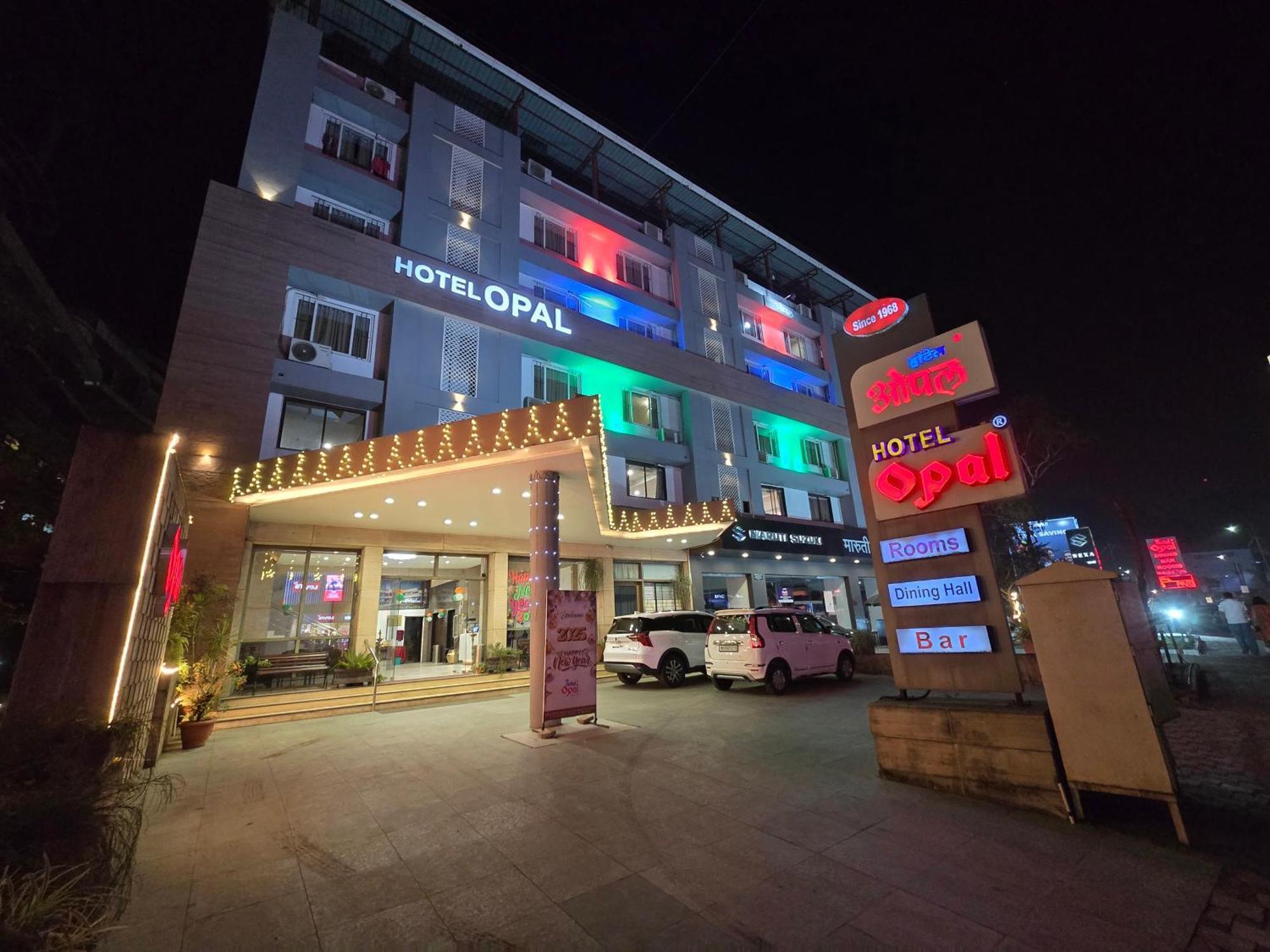 Hotel Opal Колхапур Екстериор снимка